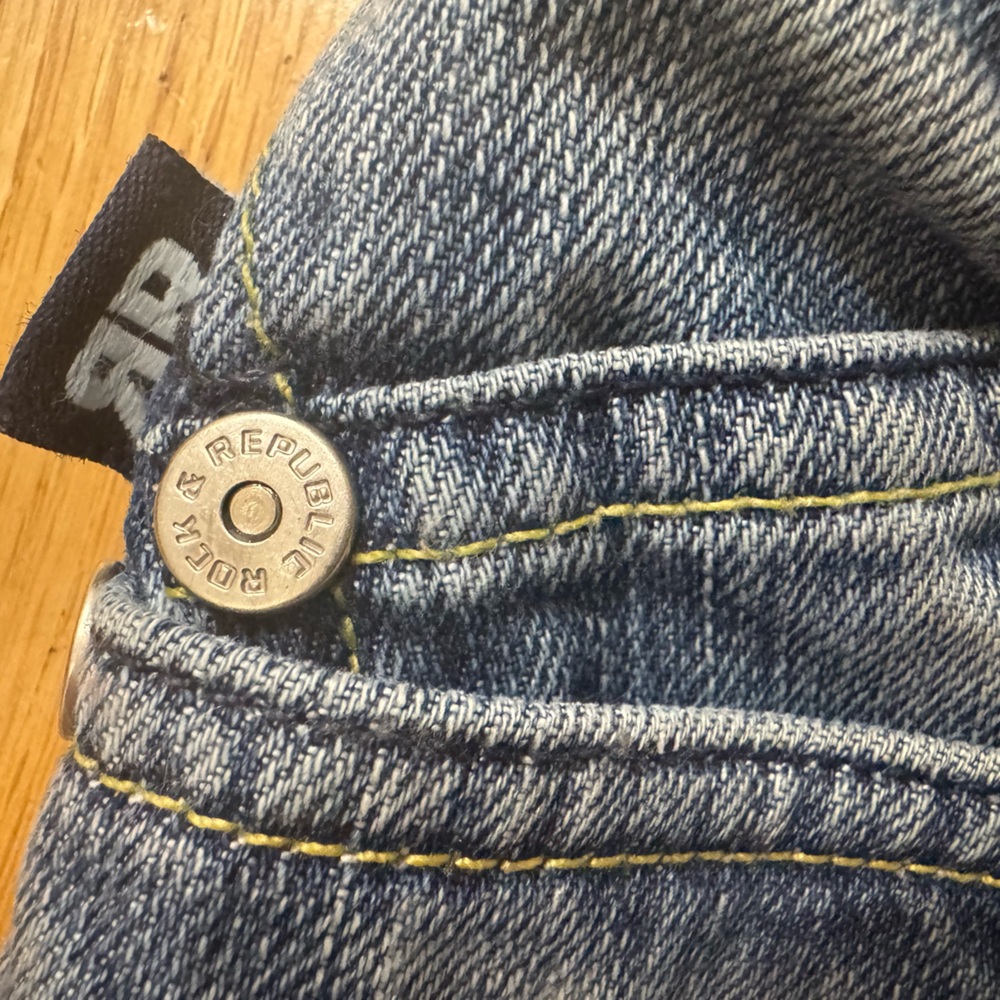 ROCK & REPUBLIC Y2K CUTOFF JEAN SHORTS - Picture 15 of 16